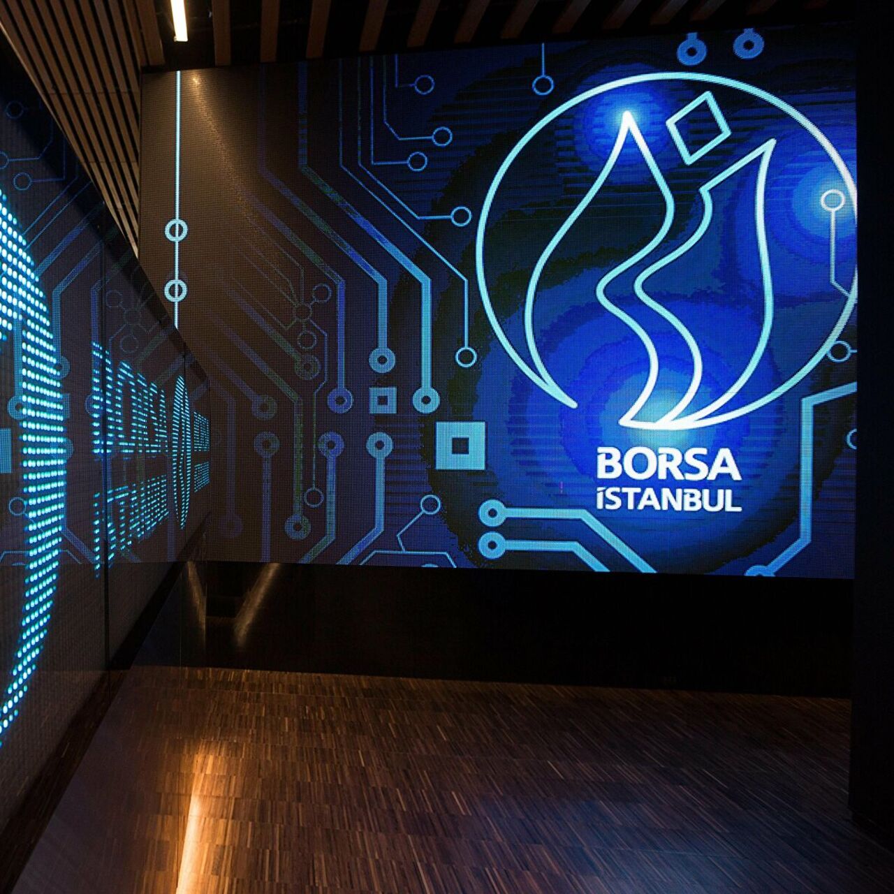 Borsa sert düşüşle açıldı