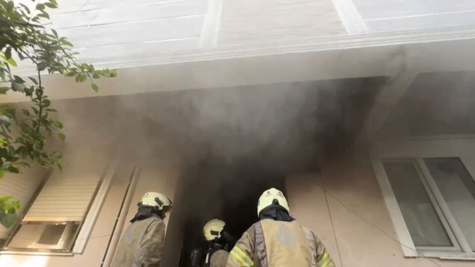 Pano yandı, girişi dumanlar kapladı!