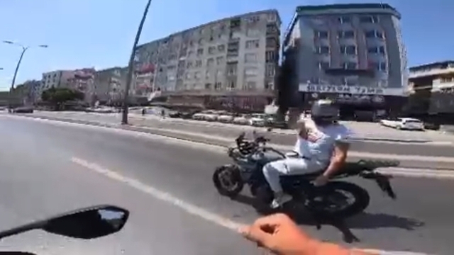 E-5'te motosikletle şov kazayla bitti