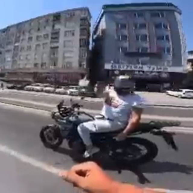 E-5'te motosikletle şov kazayla bitti