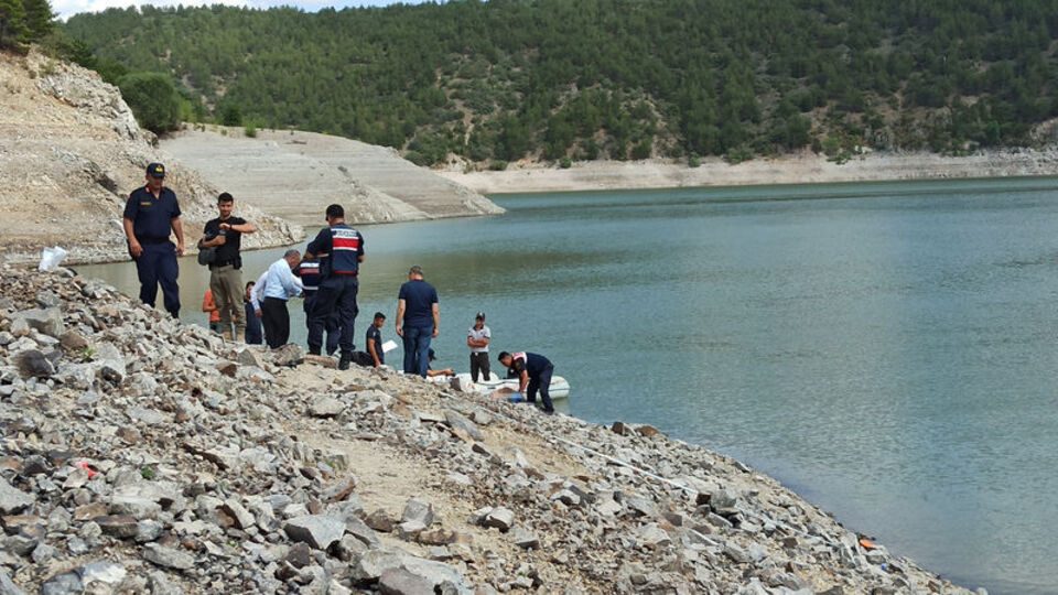 Baraj gölüne giren kişi boğuldu
