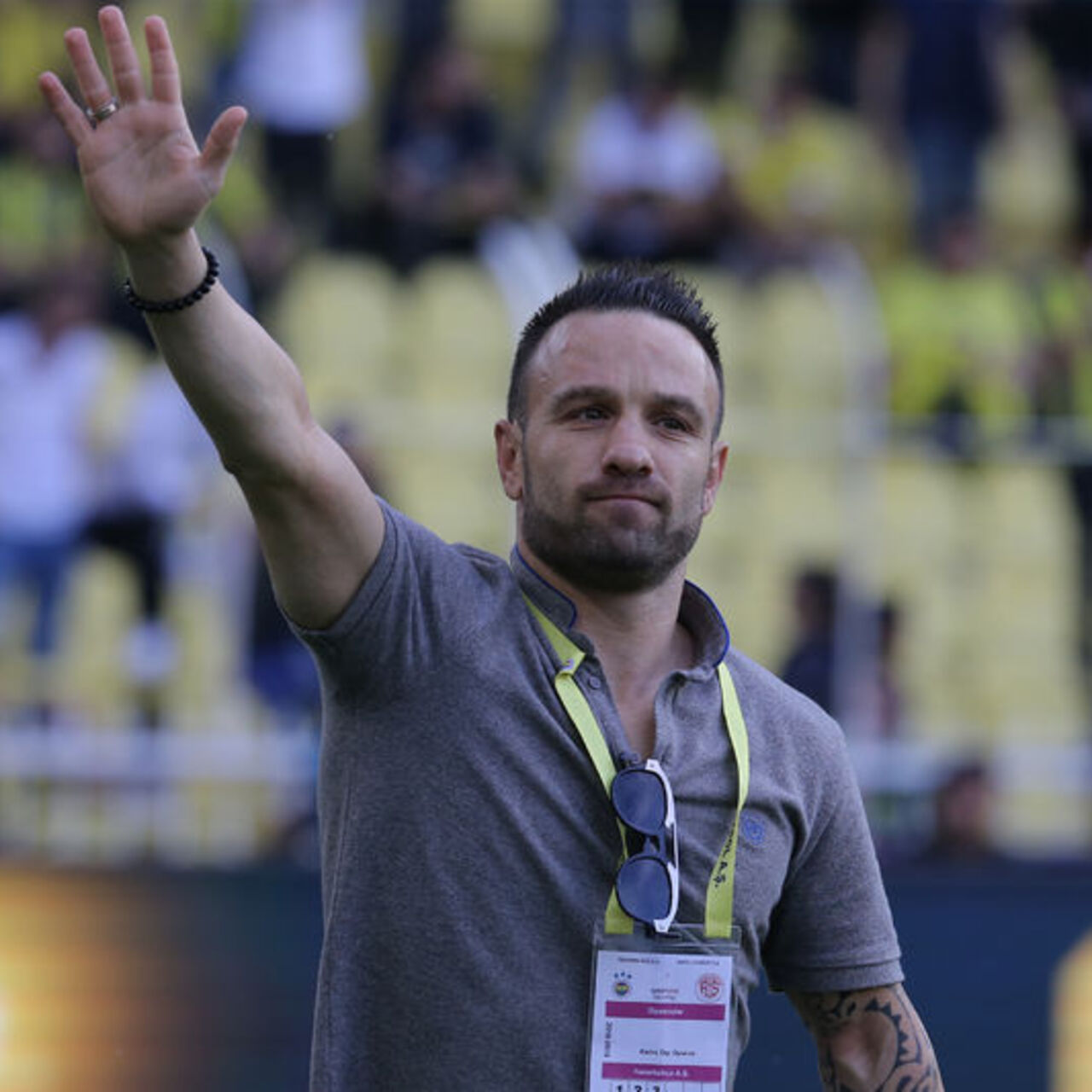 Mathieu Valbuena'dan şaşırtan imza!