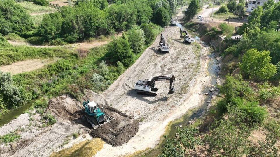 Samsun'da kuruyan derede çalışma