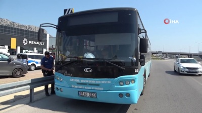 Şoförü yumrukladı, otobüsün anahtarını alıp kaçtı!