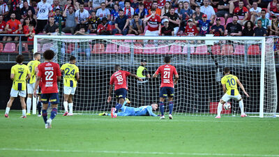 Fener uzatmada yıkıldı!