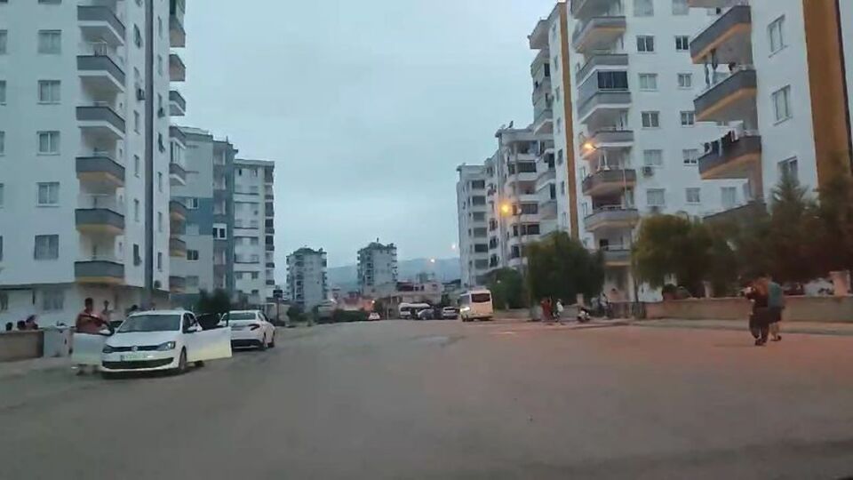 Adana Kozan'da peş peşe 3 deprem!