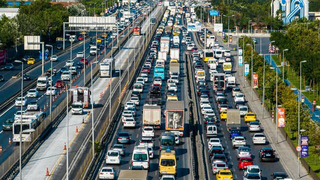 E-5'te trafik kaosu: Kilometrelerce kuyruk