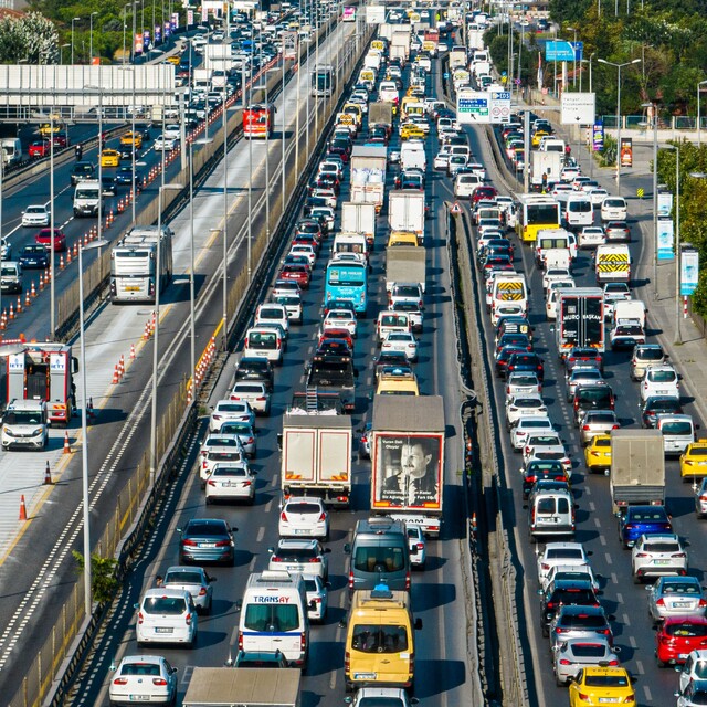 E-5'te trafik kaosu: Kilometrelerce kuyruk
