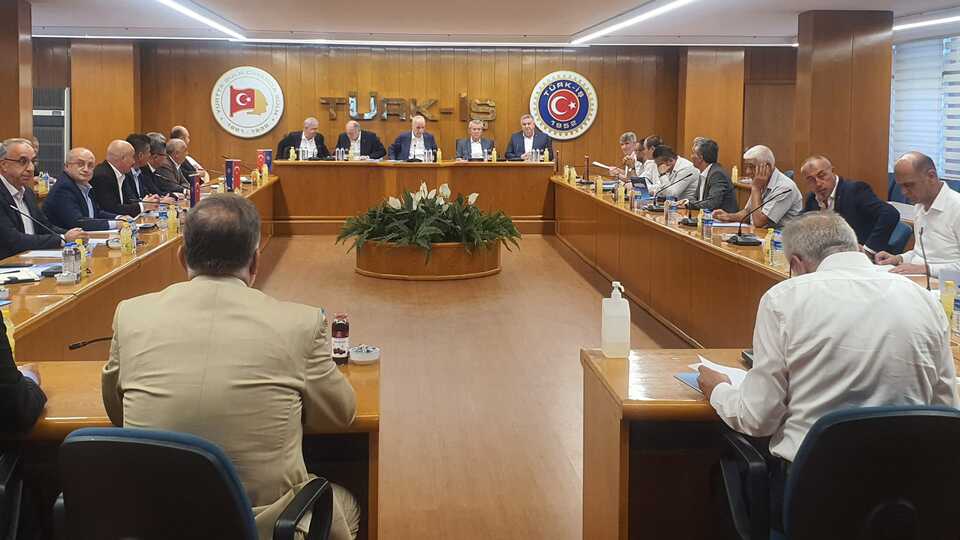 TÜRK-İŞ'ten zam talebi