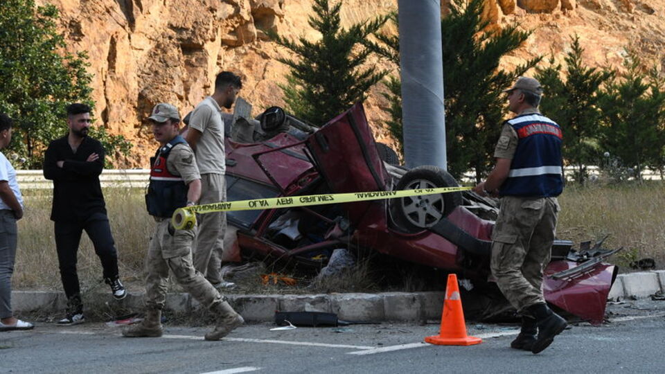 Paramparça oldu! 1 ölü, 9 yaralı