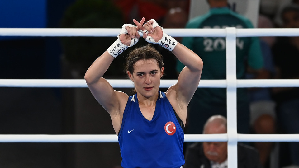 Esra'nın 'XX' işareti isyanı!