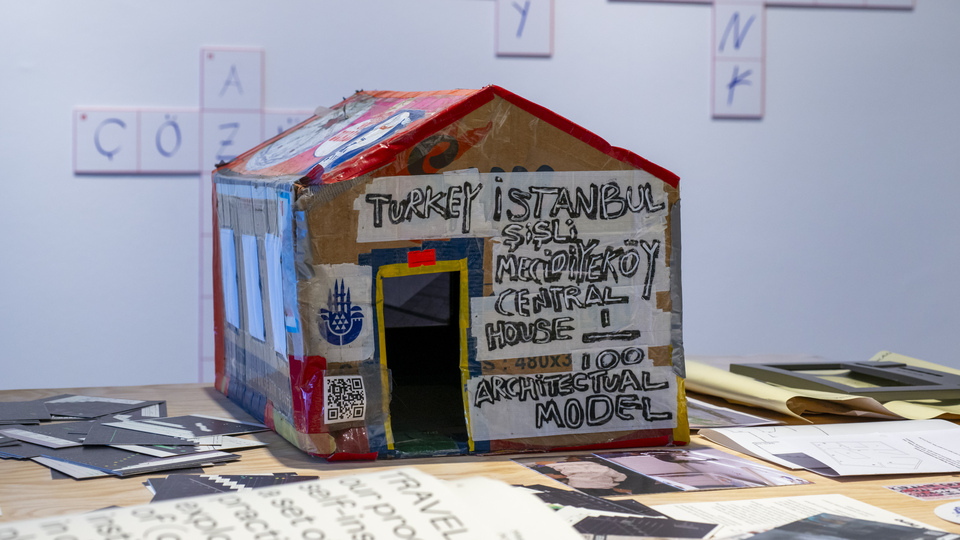 Sanatçılar Ters Yüz sergisini anlatıyor