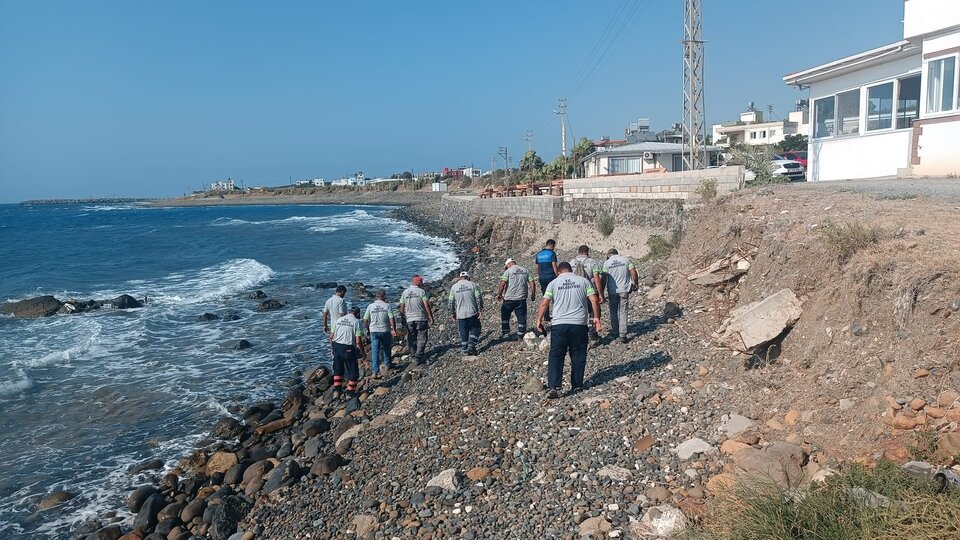 Depremzede kızın anne yadigarı yüzüğü aranıyor