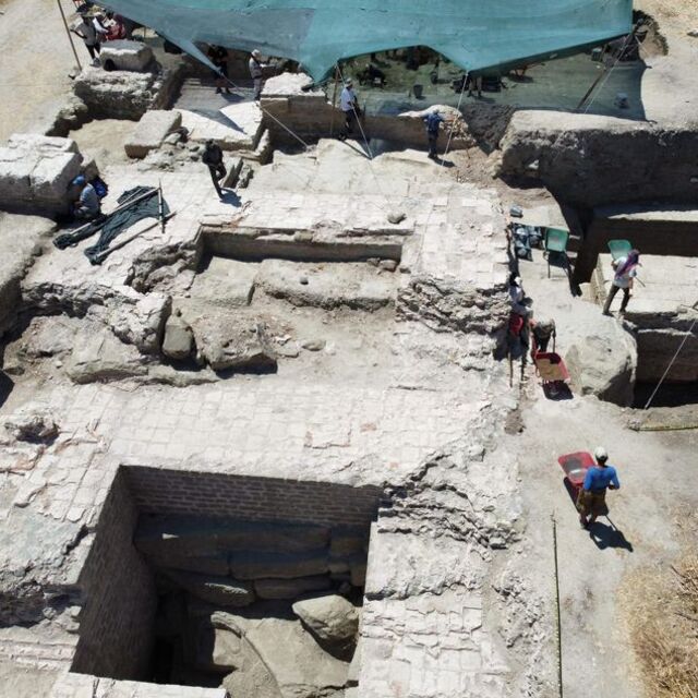 Perinthos Antik Kenti'nde heykel ve mezar bulundu