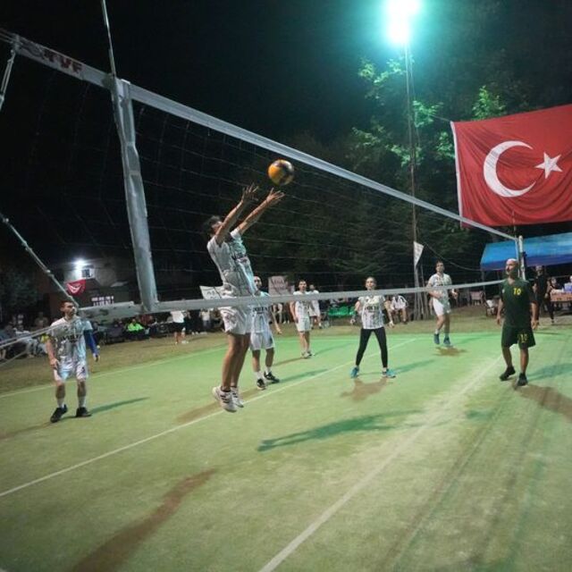 Köylüleri 30 yıldır filede buluşturuyor
