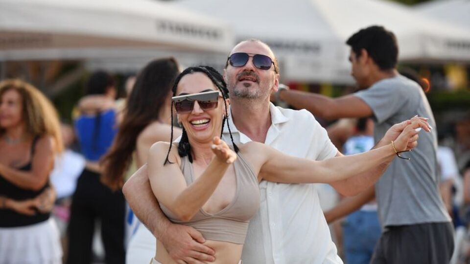 Konyaaltı'nda herkese "Gün Batımı Dansları"