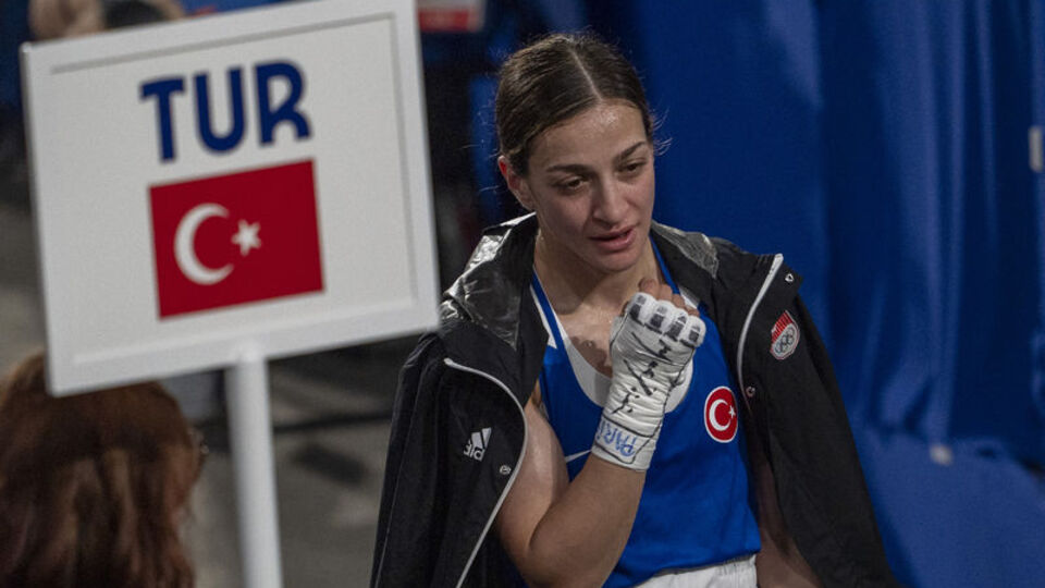 Buse Naz Çakıroğlu'ndan gümüş madalya!