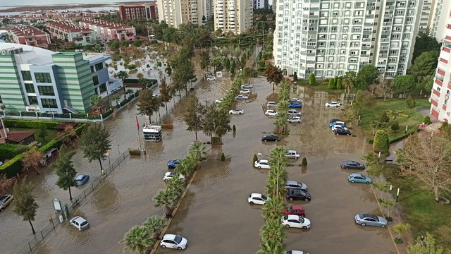 Hem bakanlığa hem belediyeye dava açtı: Tazminat kazandı