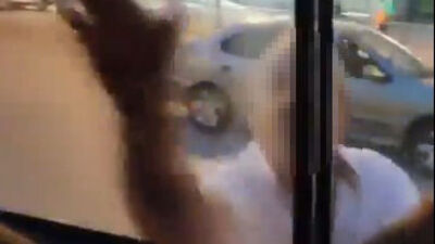 Ambulansa saldırdı! İki kadın görevli çığlık çığlığa kaldı!