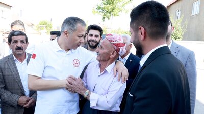 İçişleri Bakanı Yerlikaya'dan, İkiyaka köyüne ziyaret