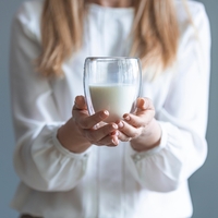 Hepimizin bildiği fakat sebebini bilmediği bir soru: Süt neden beyazdır?