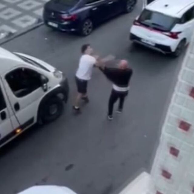 Bağcılar'da tekmeli yumruklu yol kavgası