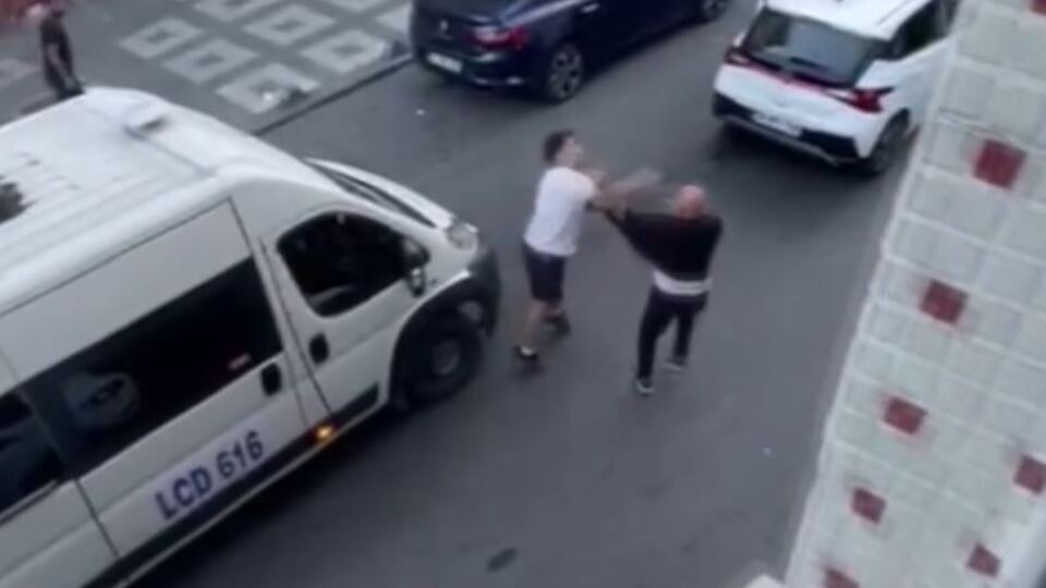 Bağcılar'da tekmeli yumruklu yol kavgası