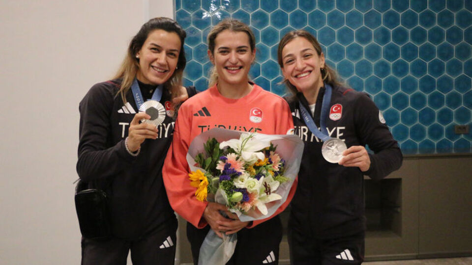 Olimpiyat kafilesi yurda döndü