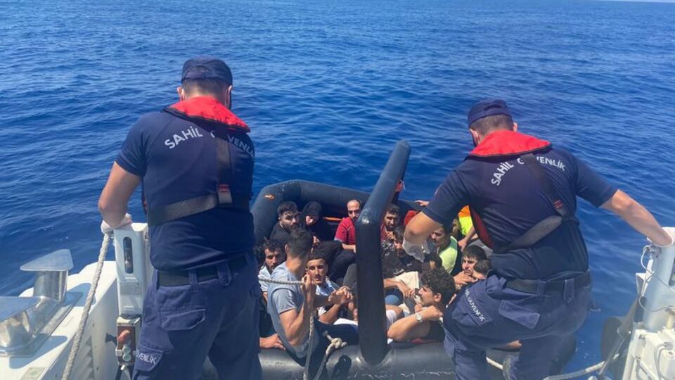 Fethiye açıklarında 22 düzensiz göçmen kurtarıldı