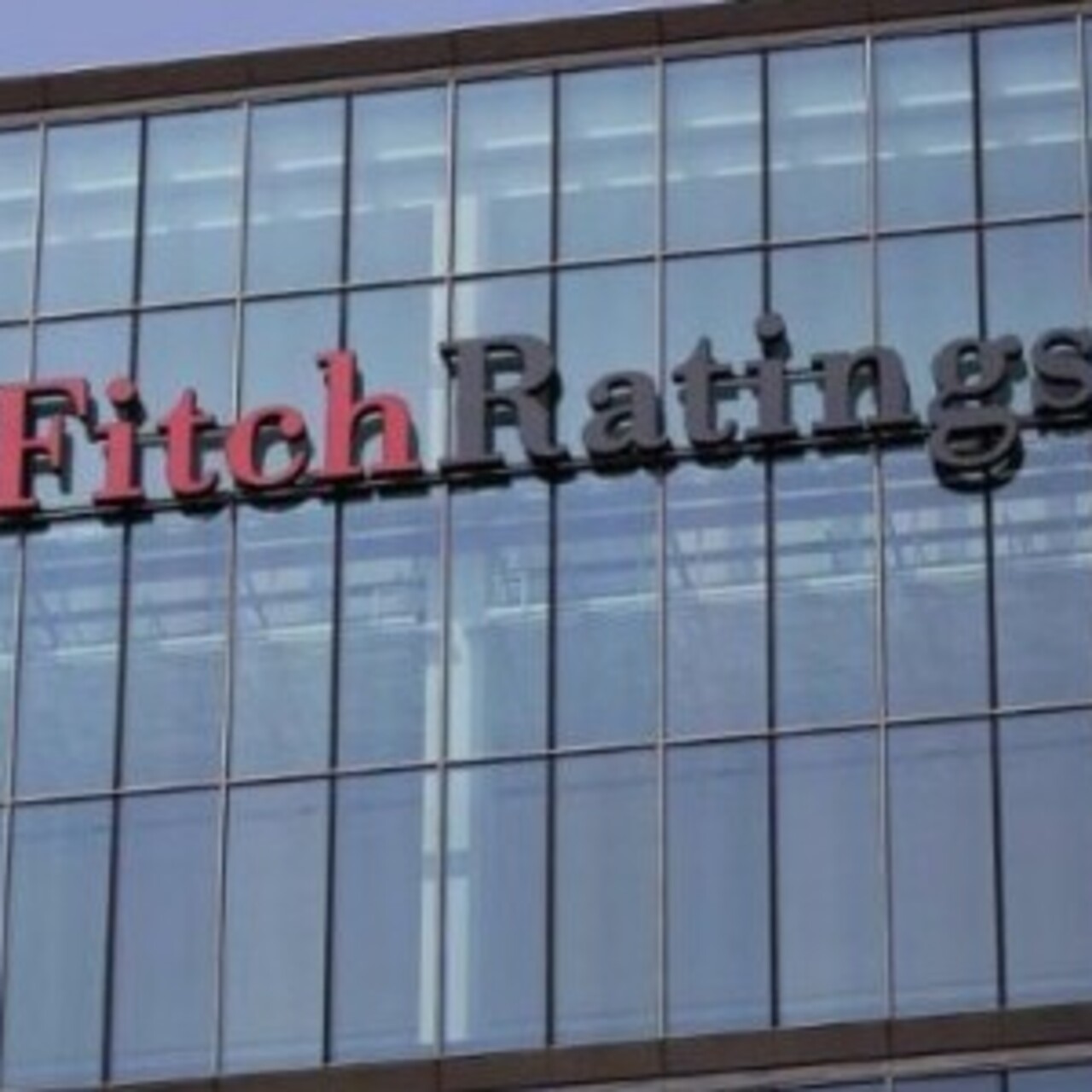 Fitch, İsrail'in kredi notunu düşürdü