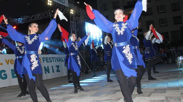 Zara'da 22. Bal ve Kültür Festivali
