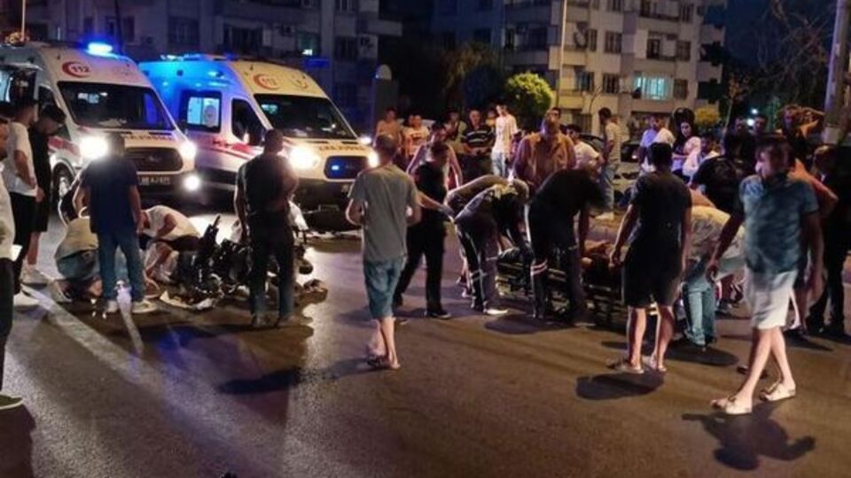 İki motosiklet çarpıştı: 1'i ağır 3 yaralı