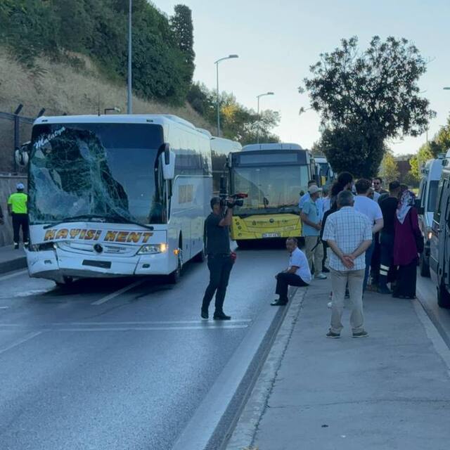 Yolcu otobüsü İETT otobüsüne çarptı: 3 yaralı