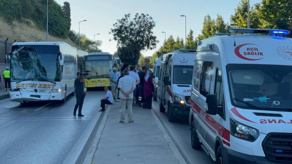 Yolcu otobüsü İETT otobüsüne çarptı: 3 yaralı