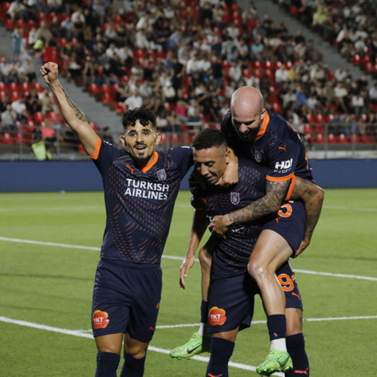 Başakşehir'de hedef play-off turu!