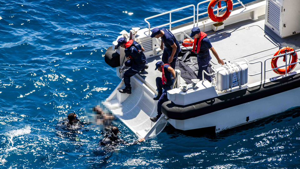 Amatör dalgıçlar suda ceset buldu