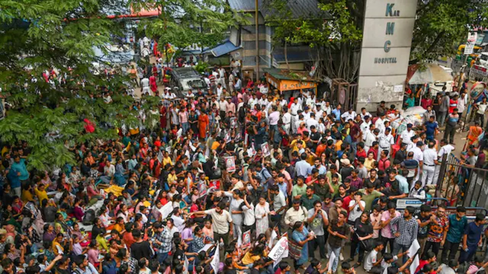 Doktor cinayetinin ardında Hindistan sokaklarda