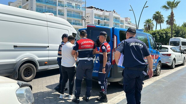 Yakalanmamak için cinsiyetini değiştirdi