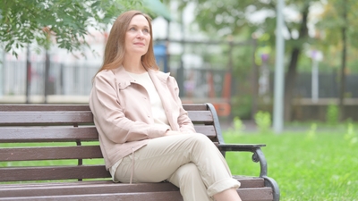 İnsanlar, 44 ve 60 yaşına geldiğinde iki hızlı yaşlanma dalgası yaşıyor