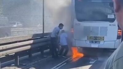Metrobüste yangın! Yolcular tahliye edildi