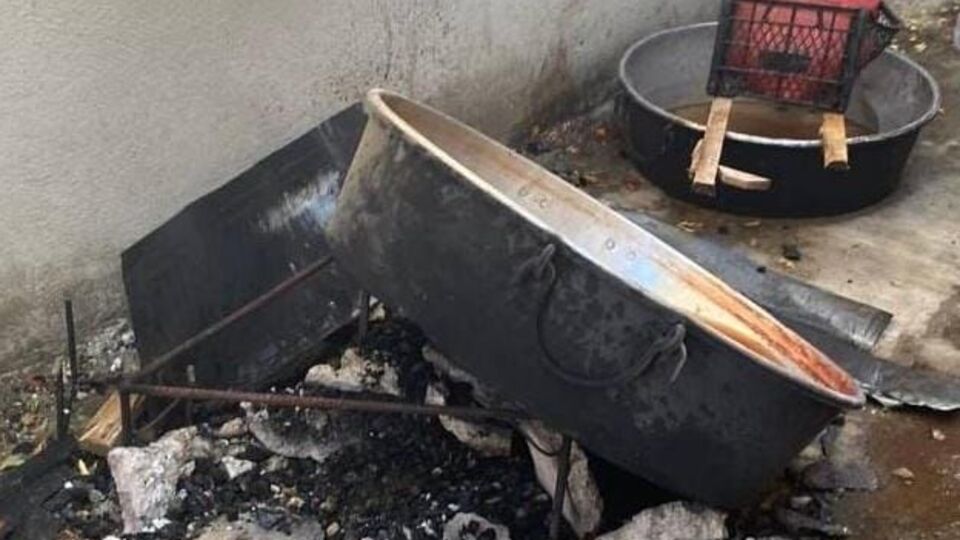 Salça kazanı devrildi: 4 yaralı