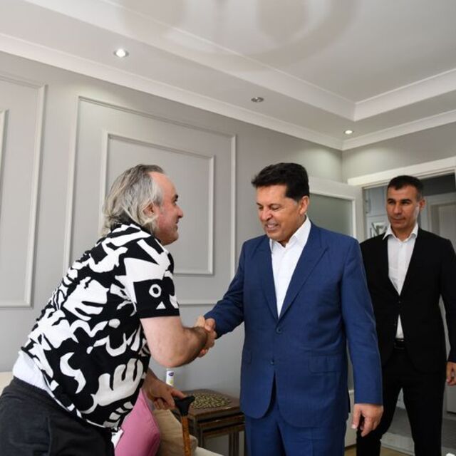 Başkan Özer'den şiddete uğrayan sağlık çalışanlarına ziyaret