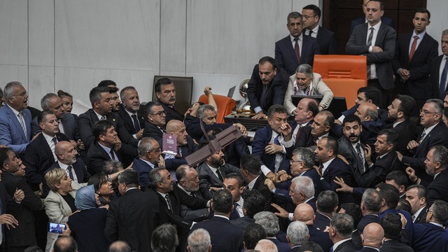 Özel, Kurtulmuş ile görüştü