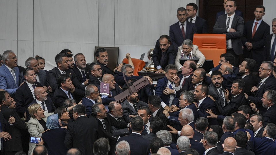 Özel, Kurtulmuş ile görüştü