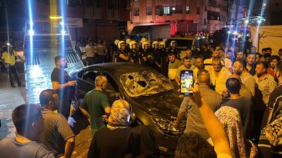 Otomobil evin önünde oturanlara çarptı: 1 ölü, 3 yaralı