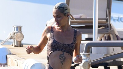 Dövmesi dikkat çekti