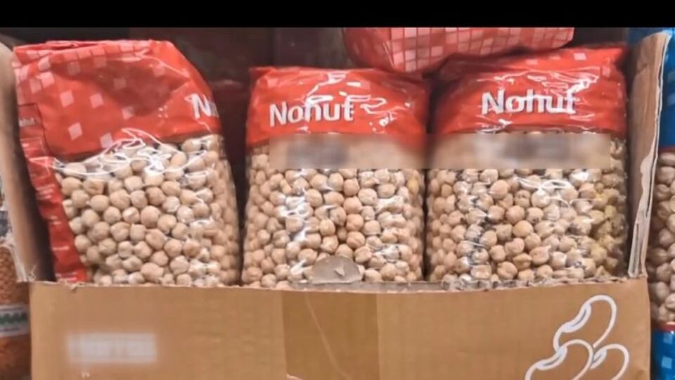 Zincir markette nohut paketinden böcek çıktı