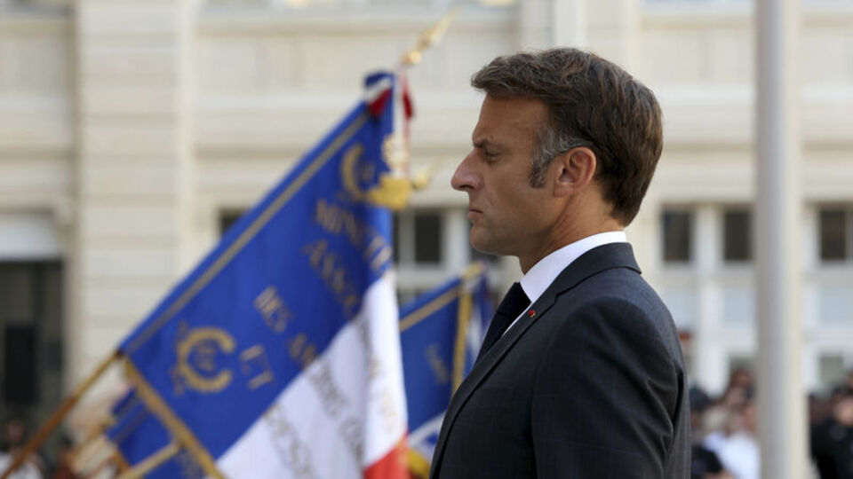 Fransa'da Macron'a azil tehdidi