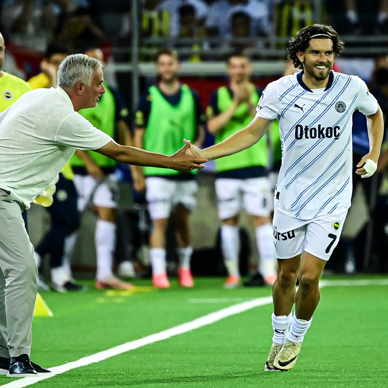 Ferdi Kadıoğlu, Fenerbahçe'yi bekliyor