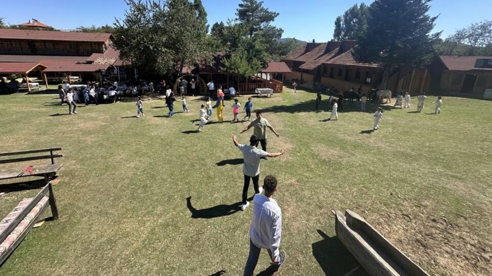 Çocuk evlerinde kalan çocuklar için sünnet şöleni